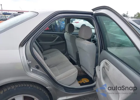 2000 Toyota Camry Ce z USA, uszkodzony, nr VIN 4T1BG22K5YU682209